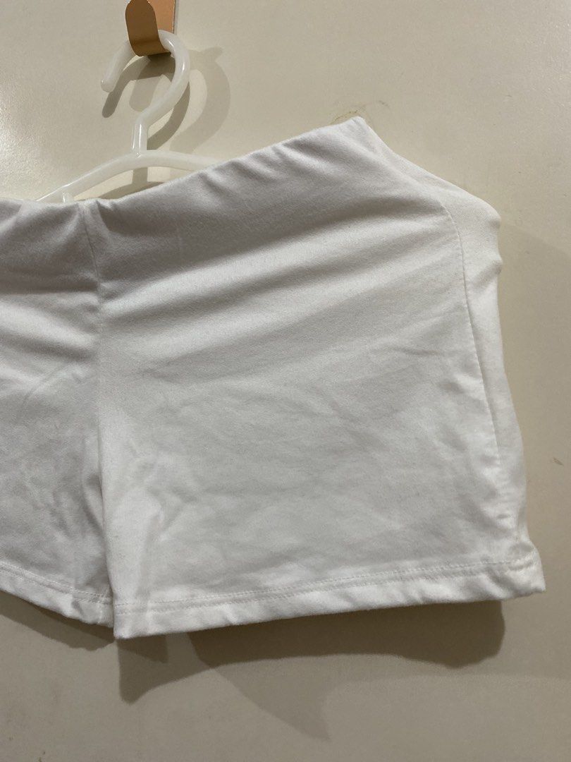 MERA White Loungewear Shorts (Category: Shorts) located in Taguig. Submitted by maly01_ (Listing ID 1460405867, Image 2). Description: - single lining ~ loungewear line - soft and comfy - never been used, wash only dm for inquiries :).