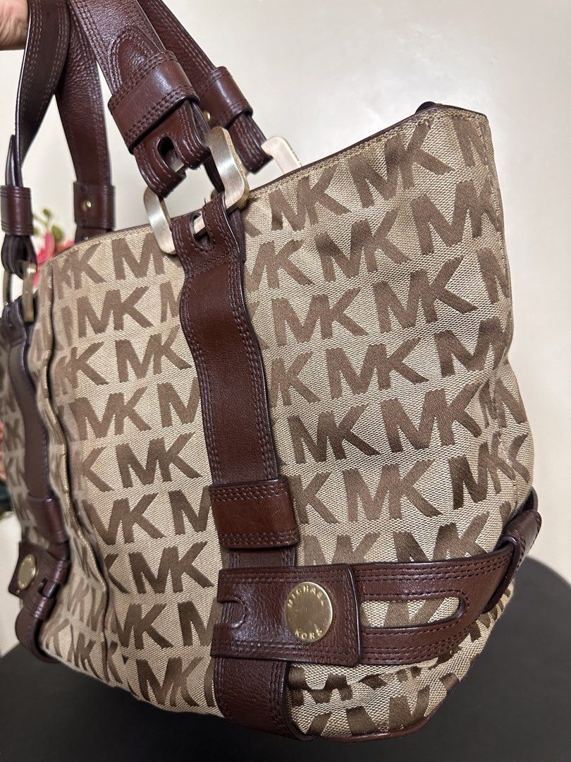 MICHAEL KORS (Category: Tote Bags) located in Baguio. Submitted by bags_2600 (Listing ID 1460498671, Image 3). Description: No Issue.