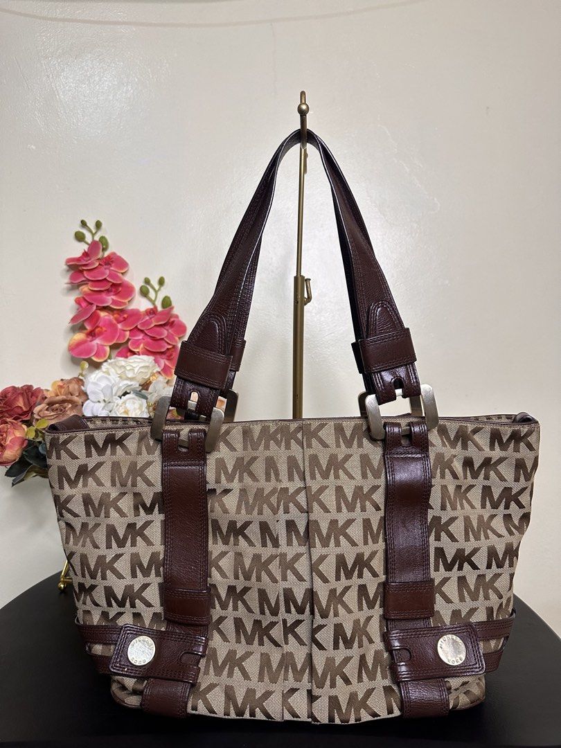 MICHAEL KORS (Category: Tote Bags) located in Baguio. Submitted by bags_2600 (Listing ID 1460498671, Image 1). Description: No Issue.
