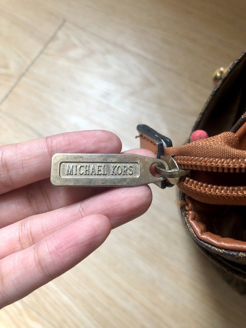 Michael Kors Bag (Category: Shoulder Bags) located in Caloocan City. Submitted by thatgirlagy (Listing ID 1460394840, Image 3). Description: .