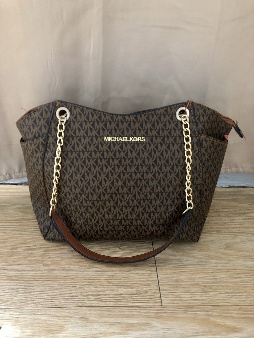 Michael Kors Bag (Category: Shoulder Bags) located in Caloocan City. Submitted by thatgirlagy (Listing ID 1460394840, Image 1). Description: .