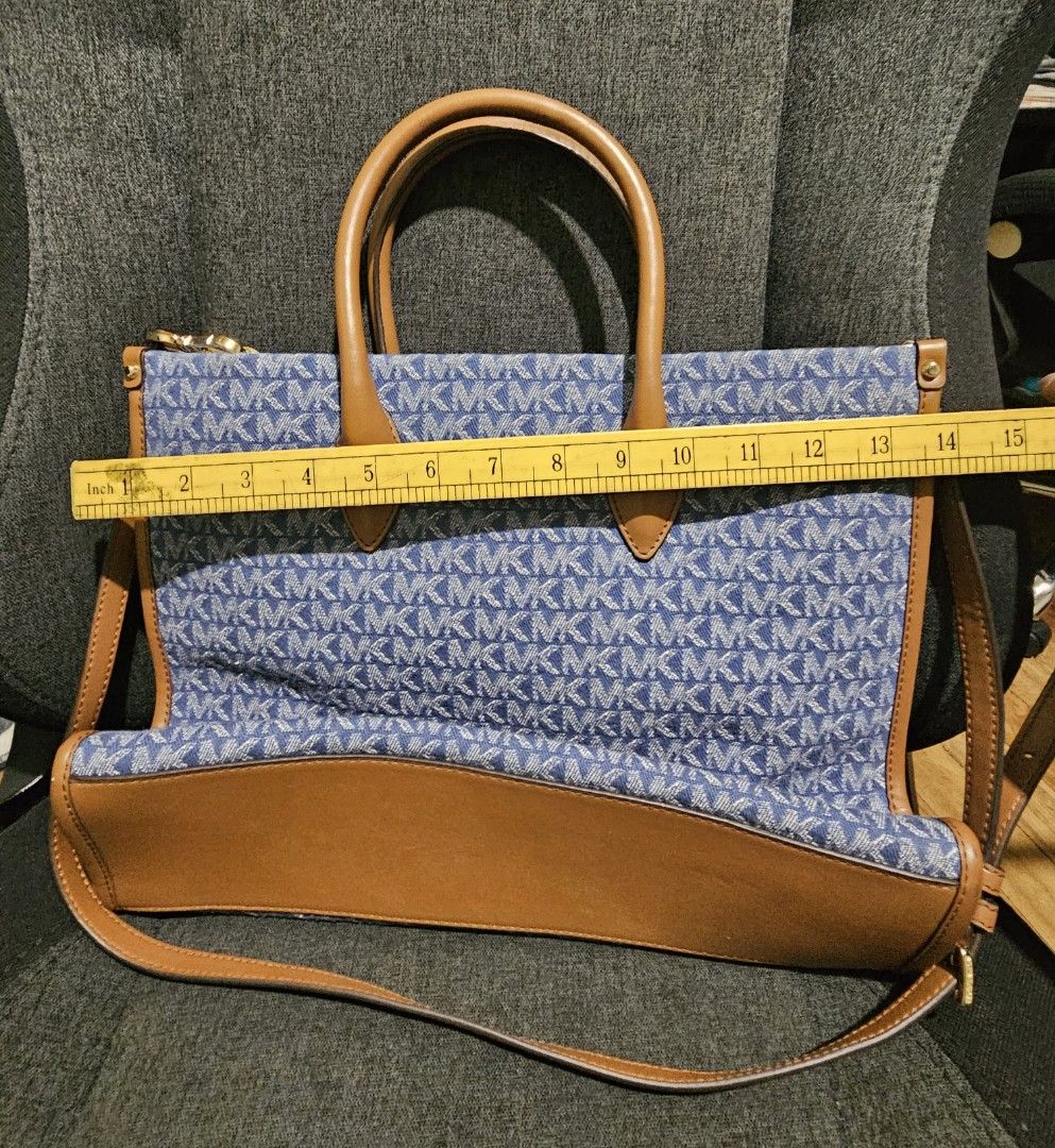 Michael kors denim large bag (Category: Cross-body Bags) located in Manila. Submitted by onlinesmartshopping12 (Listing ID 1460503176, Image 2). Description: original no issue.