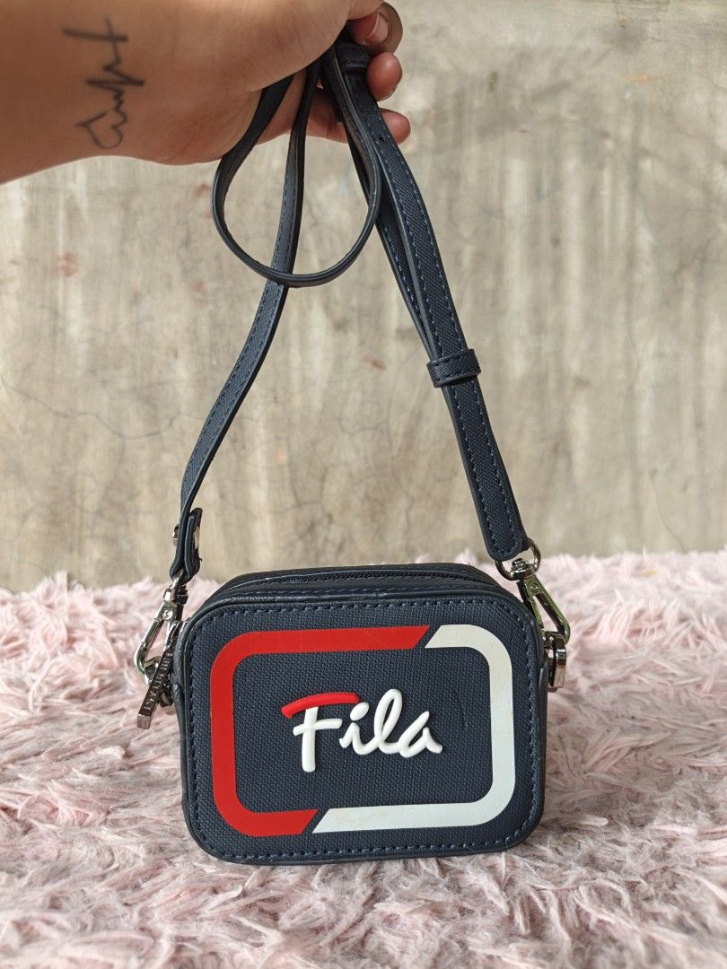 Micro sling bag (Category: Cross-body Bags) located in Manila. Submitted by ukay-ukaybylyn (Listing ID 1460306577, Image 1). Description: nasa 2 last picture minimal flaws parang marka lang naman sya.