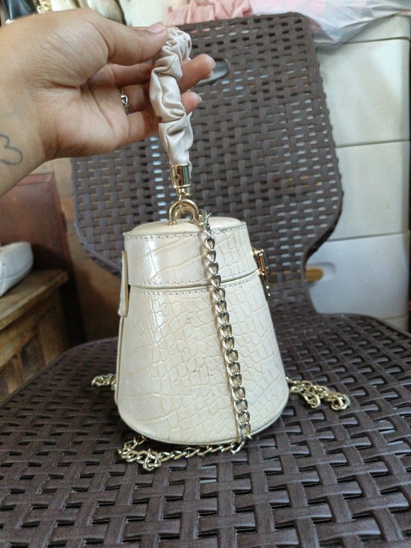 Micro sling bag (Category: Cross-body Bags) located in Manila. Submitted by ukay-ukaybylyn (Listing ID 1460309733, Image 2). Description: good condition💯 micro lang di kasya cp jan.