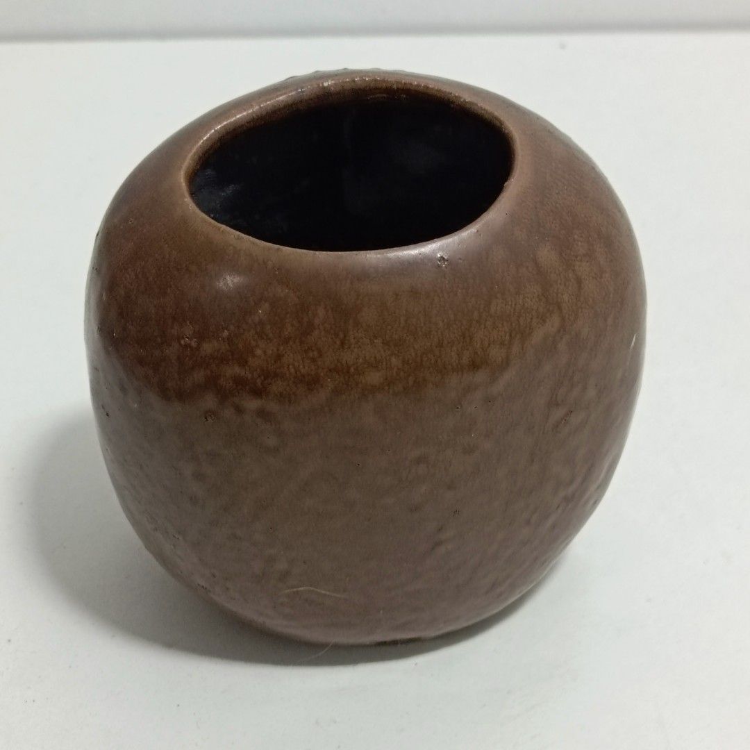 Mid-Century Style Ceramic Owl Pot / Trinket Holder (Category: Vases & Decorative Bowls) located in Quezon City. Submitted by lem1998 (Listing ID 1460475935, Image 3). Description: Charm your space with this adorable vintage ceramic owl planter and mini vase! Featuring detailed hand-painted features, deeply etched feather patterns, and a lovely earthy brown-and-white glaze, this little piece has a wonderful retro/mid-century aesthetic. ​Condition:
