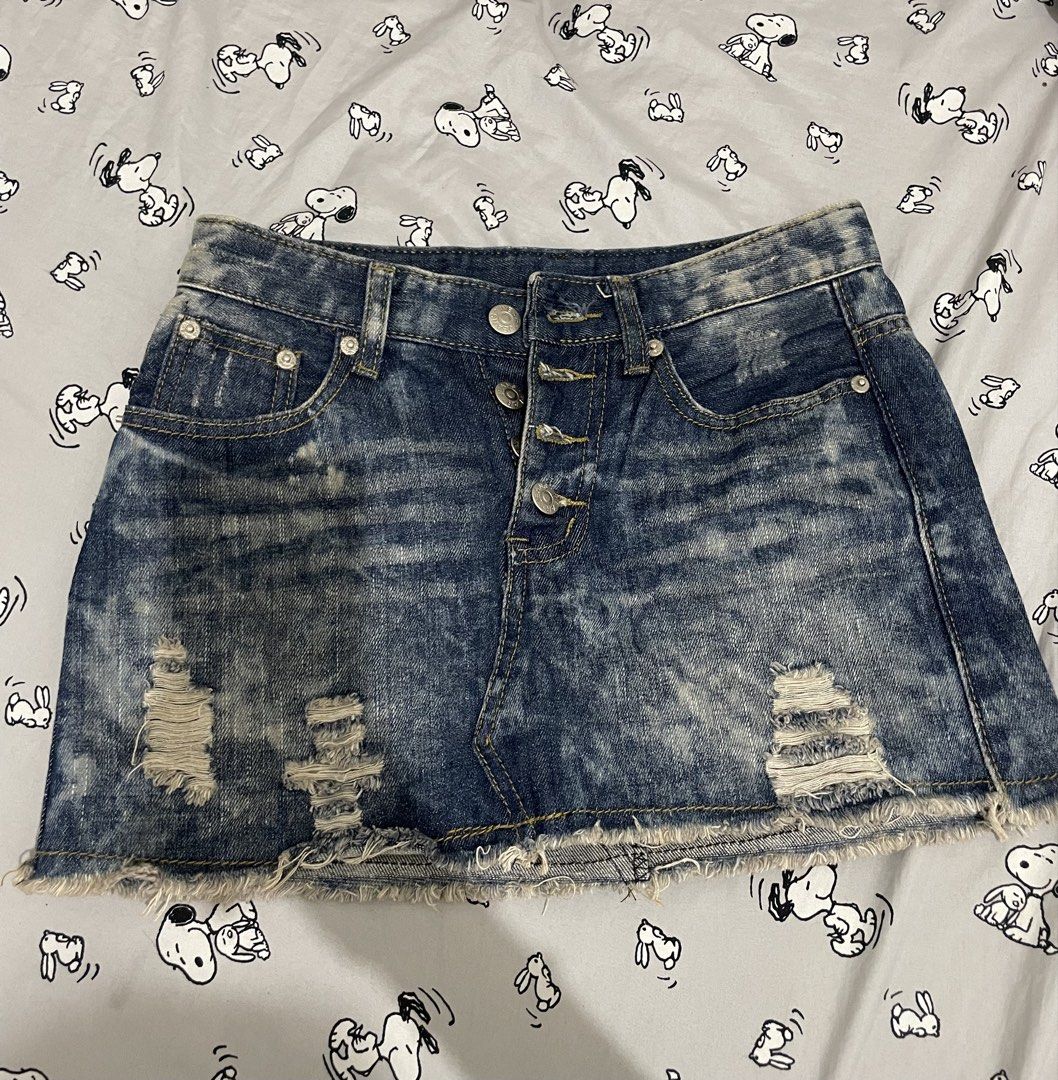 Mid/mini skirt (Category: Skirts) located in Caloocan City. Submitted by yourseller.sgm (Listing ID 1460416059, Image 1). Description: No tag Used once Size:Small (but can fit upto medium).