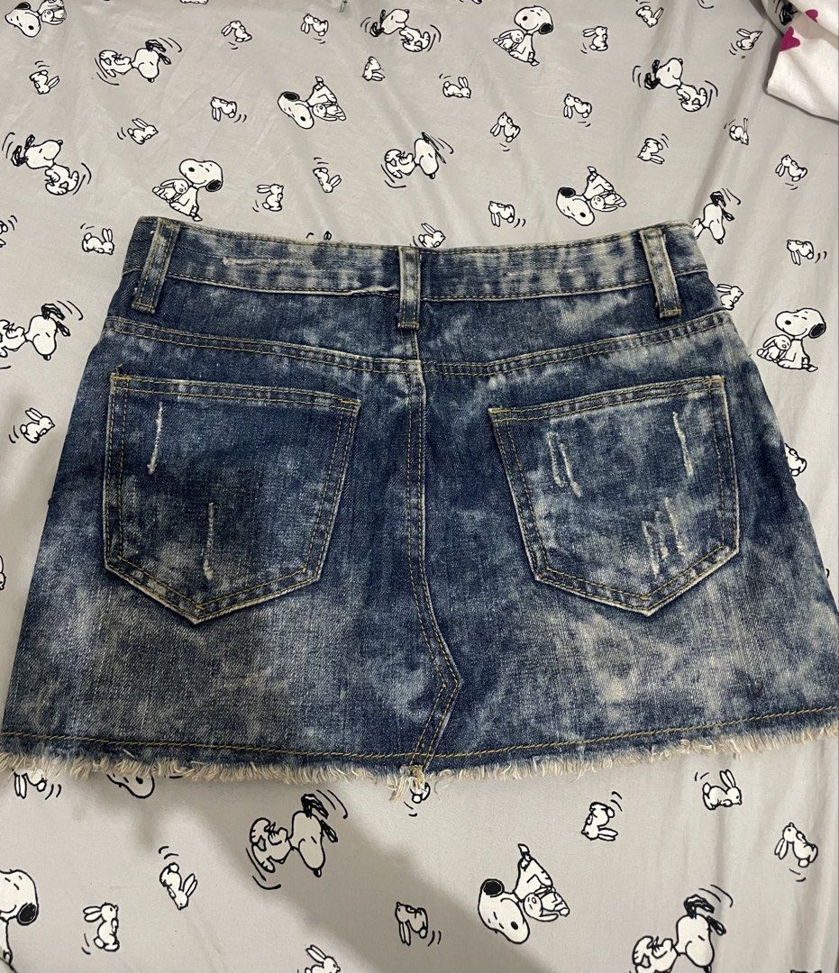 Mid/mini skirt (Category: Skirts) located in Caloocan City. Submitted by yourseller.sgm (Listing ID 1460416059, Image 2). Description: No tag Used once Size:Small (but can fit upto medium).