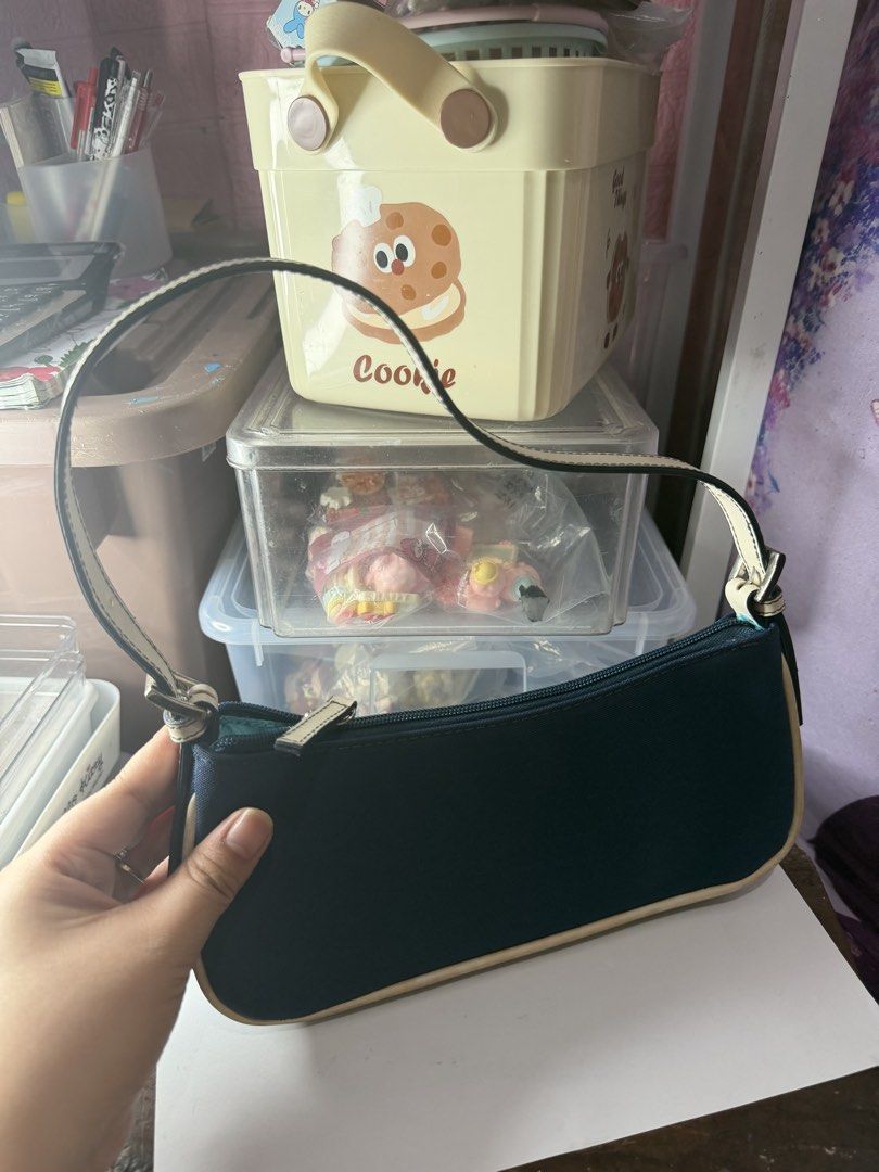Mini kili bag (Category: Shoulder Bags) located in Manila. Submitted by pinkyswearshop2.0 (Listing ID 1460364175, Image 2). Description: .