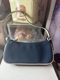 (Category: ) located in . Submitted by pinkyswearshop2.0 (Listing ID 1460364175, Image 1). Description: .
