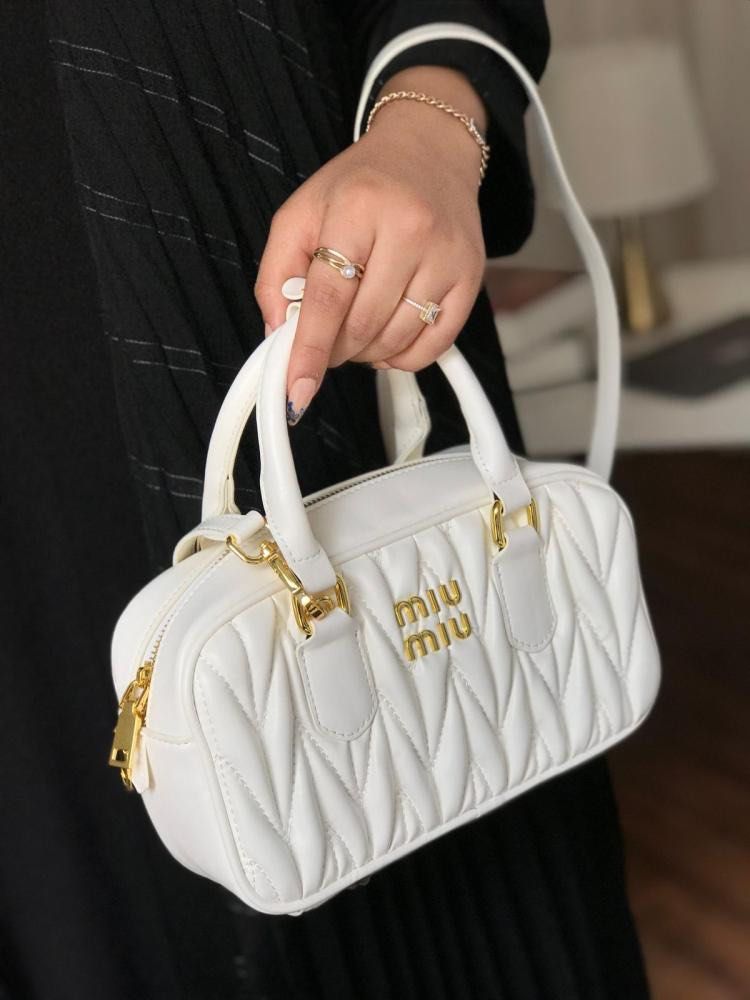Miu Miu Bag (Category: Luxury Bags & Wallets) located in Manila. Submitted by irenekaren57943 (Listing ID 1460365093, Image 1). Description: 𝐌𝐈𝐔 𝐌𝐈𝐔 𝐁𝐚𝐠 𝐌𝐢𝐧𝐢𝐦𝐚𝐥 𝐬𝐢𝐠𝐧 𝐨𝐟 𝐮𝐬𝐚𝐠𝐞 𝐨𝐧𝐥𝐲! 𝐄𝐱𝐜𝐞𝐥𝐥𝐞𝐧𝐭 𝐂𝐨𝐧𝐝𝐢𝐭𝐢𝐨𝐧.