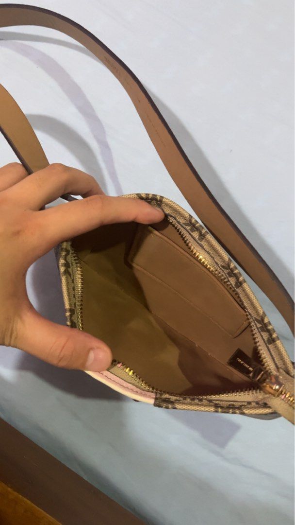 MK BELT BAG IN PINK (Category: Purses & Pouches) located in Manila. Submitted by rayedlcrz (Listing ID 1460319705, Image 2). Description: Slightly used.