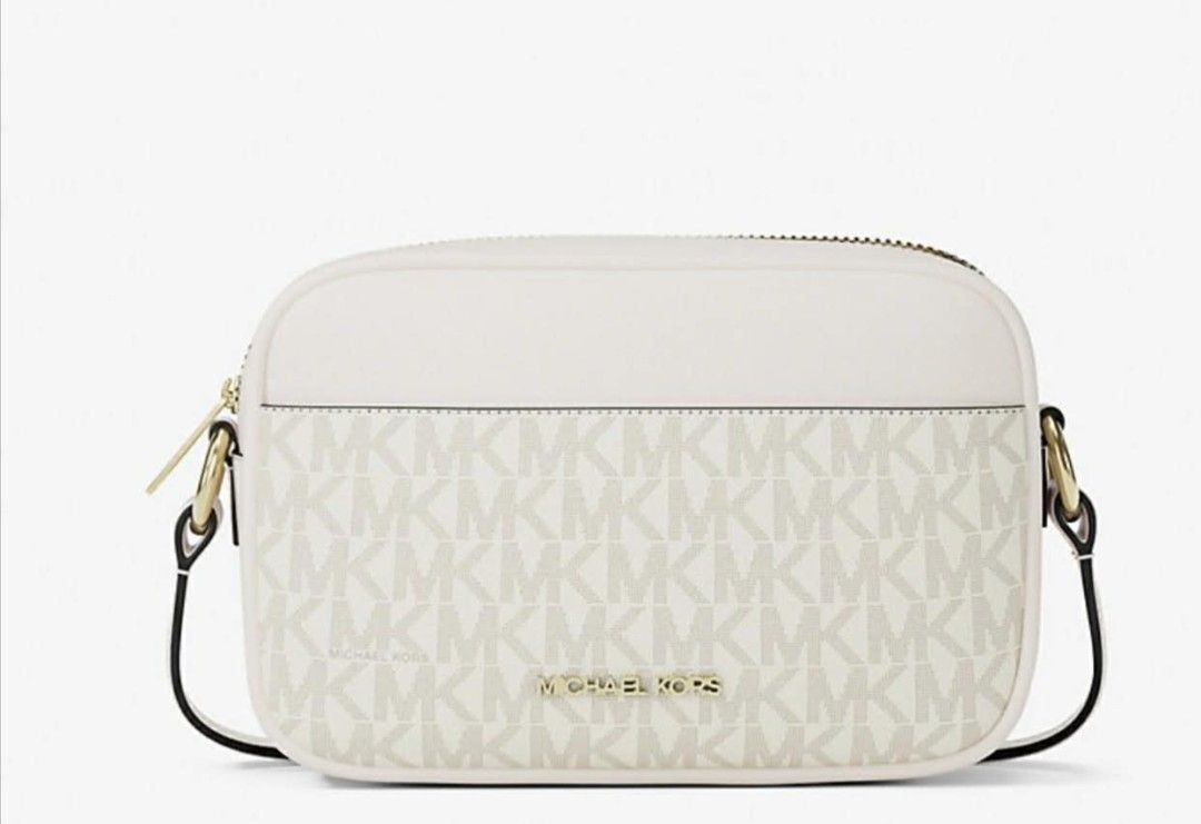 MK cross body small (Category: Luxury Bags & Wallets) located in Manila. Submitted by grinvelvet (Listing ID 1460424342, Image 1). Description: Original💯, authentic From Canada On hand item.