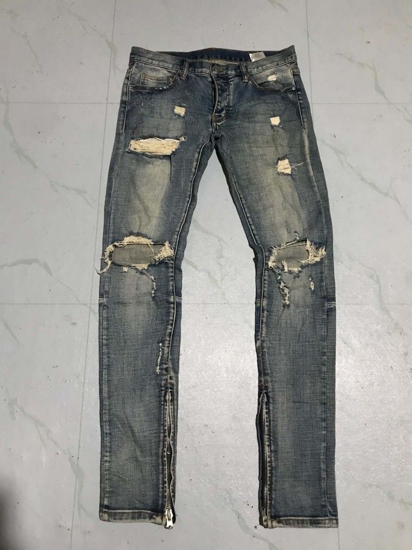 MNML MENS DISTRESSED BIKER JEANS (Category: Jeans) located in Aloran. Submitted by thrift_hunter73 (Listing ID 1460463218, Image 1). Description: MNML MENS DISTRESSED BIKER JEANS.