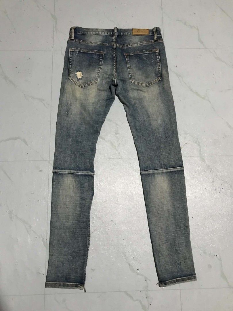 MNML MENS DISTRESSED BIKER JEANS (Category: Jeans) located in Aloran. Submitted by thrift_hunter73 (Listing ID 1460463218, Image 2). Description: MNML MENS DISTRESSED BIKER JEANS.