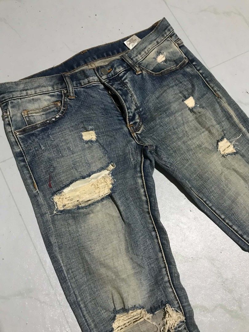 MNML MENS DISTRESSED BIKER JEANS (Category: Jeans) located in Aloran. Submitted by thrift_hunter73 (Listing ID 1460463218, Image 3). Description: MNML MENS DISTRESSED BIKER JEANS.