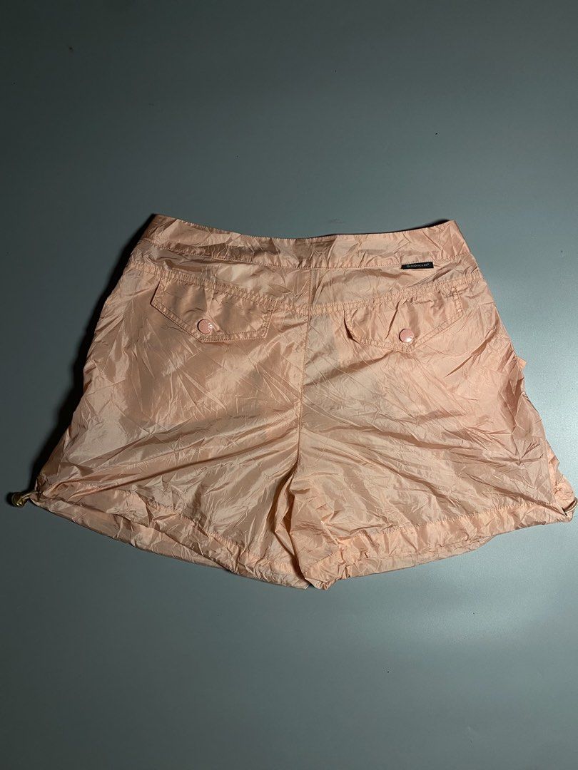 MONCLER Nylon short (Category: Shorts) located in Trento. Submitted by rappiboy121322 (Listing ID 1460503790, Image 2). Description: MONCLER Nylon Short Brand new condition No issue Dimes: 28 waistline Length: 13 9.8/10 colorate 500 free shipping.