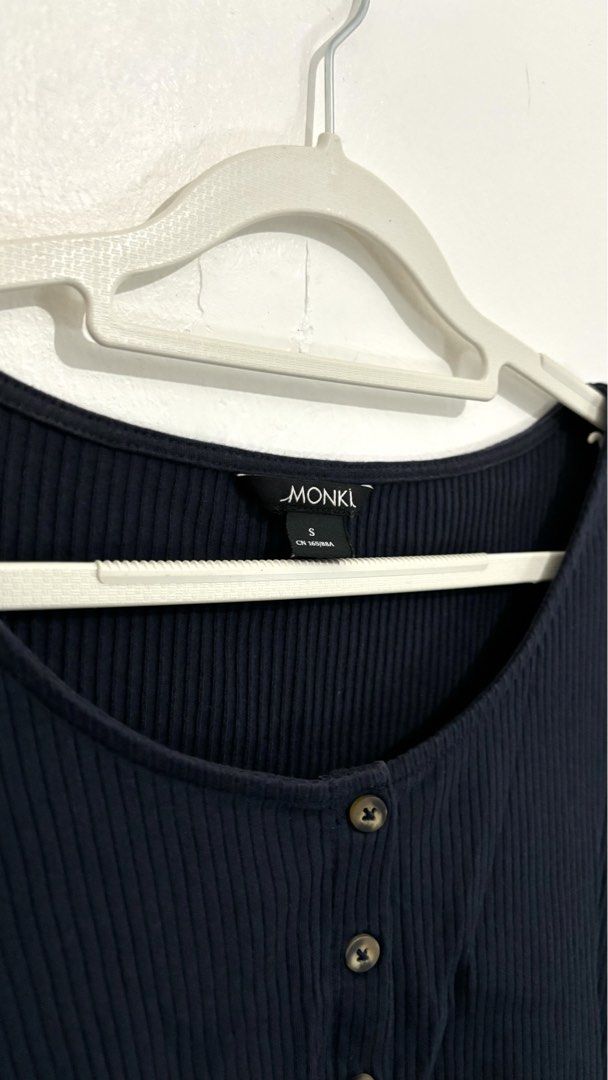 Monki Navy Blue Ribbed Long-Sleeve Button-Front Top (Category: Longsleeves) located in Caloocan City. Submitted by buymethisandthat (Listing ID 1460448788, Image 2). Description: ✨ Monki Navy Blue Ribbed Long-Sleeve Button-Front Top - ₱119 📌 CONDITION • Condition: 9/10 • Flaws: None visible 📏 SIZE • Tag Size: Small • Recommended: Fits Small to Medium (Fitted Stretchy Knit).