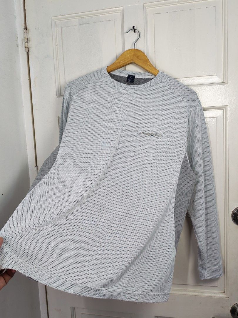 Montbell long sleeves xl (Category: Activewear) located in Manila. Submitted by potato.ph (Listing ID 1460351737, Image 3). Description: Montbell tees xl on tag dimensions: 22x27 issue: last picture.