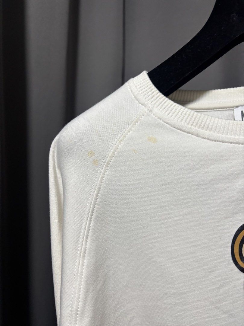 Moschino Sweater Bear (Category: Activewear) located in Baguio. Submitted by thecollector2600 (Listing ID 1460474280, Image 3). Description: Stain in the shoulder 17” x18”.