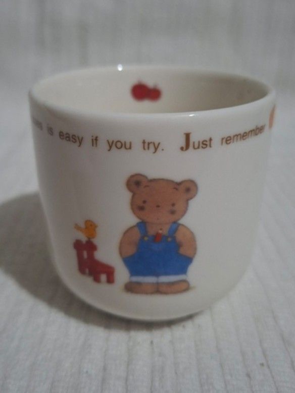 Mr. Bear's Dream Ice Cream Cup (Category: Coffee & Tea Tableware) located in Consolacion. Submitted by luxekerei (Listing ID 1460395287, Image 1). Description: .