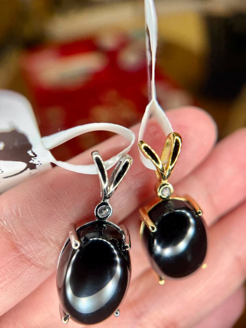 Natural Black Onyx Pendants (Category: Body Jewelry) located in Baguio. Submitted by asna_taku (Listing ID 1460411722, Image 3). Description: 🖤 Natural Black Onyx Pendants Simple, sleek, and effortlessly elegant. These natural black onyx pendants have a beautiful polished finish that gives them that classic, sophisticated look—easy to wear alone or layer with your favorite necklace. ✨ Natural Black Onyx ✨ Brand new ✨ 925 sterling silver ✨ 3 pcs 