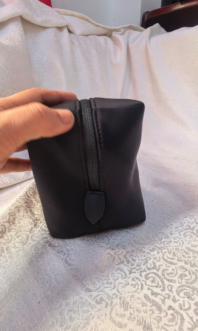 NEOPRENE BURBERRY CLUTCH BLACK (Category: Clutches) located in Tuguegarao City. Submitted by zenphoenix-7ad615 (Listing ID 1460341047, Image 3). Description: Black Burberry 9 by 5 by 4 inches.