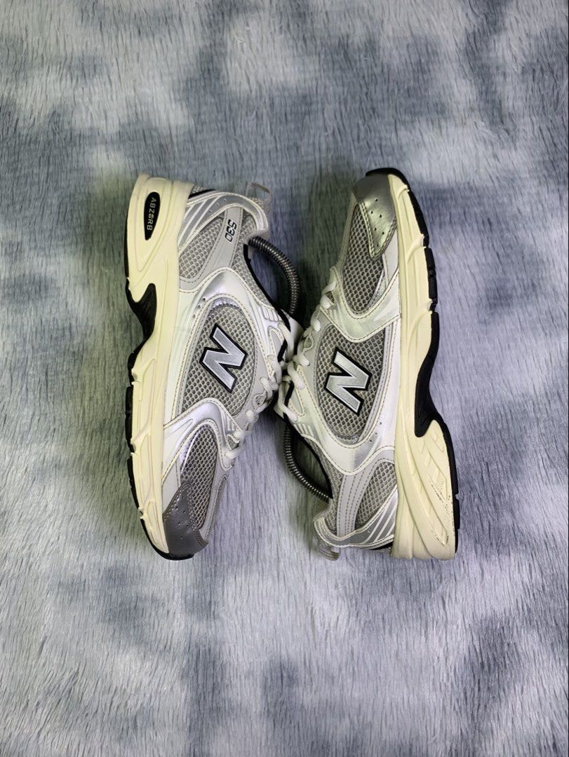 NEW BALANCE 530 SILVER CREAM (Category: Sneakers) located in Quezon City. Submitted by shooz.kartel (Listing ID 1460441302, Image 2). Description: For sale only‼️ NEW BALANCE 530 SILVER CREAM Excellent condition Issue heel drags & sock liner only Size 7.5 mens 9 womens 40.5 euro 25.5 cm 1650 + sf only Legit/Authentic 💯 Pm for fast transact! 📩 Can do ship nationwide MOP: paymaya, bank transfer or gcash Location: Metro manila.