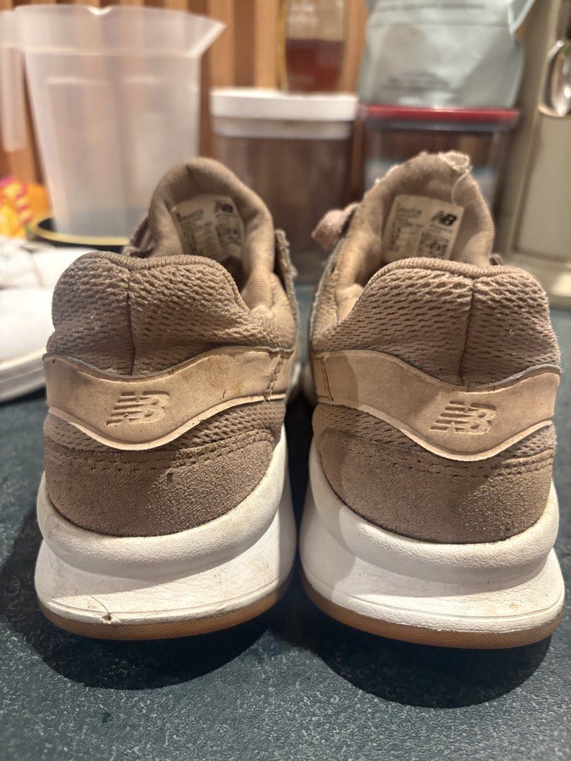 NEW BALANCE / FILA (Category: Sneakers) located in Manila. Submitted by nostrav (Listing ID 1460482360, Image 3). Description: New balance / Fila Disruptor 7.5 / 7 ₱500 Good for daily Rfs : declutter 📍Manila .