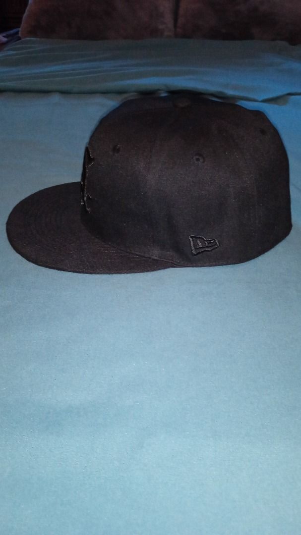 New Era Chicago White Sox Fitted Hat (Category: Caps & Hats) located in Manila. Submitted by 1rom_sns (Listing ID 1460338473, Image 2). Description: - Brand: New Era - Model: 59FIFTY - Team: Chicago White Sox - Color: All Black - Size: 7 3/8 - Features: Embroidered logo Lalamove pick up MOP - Rider Abono.