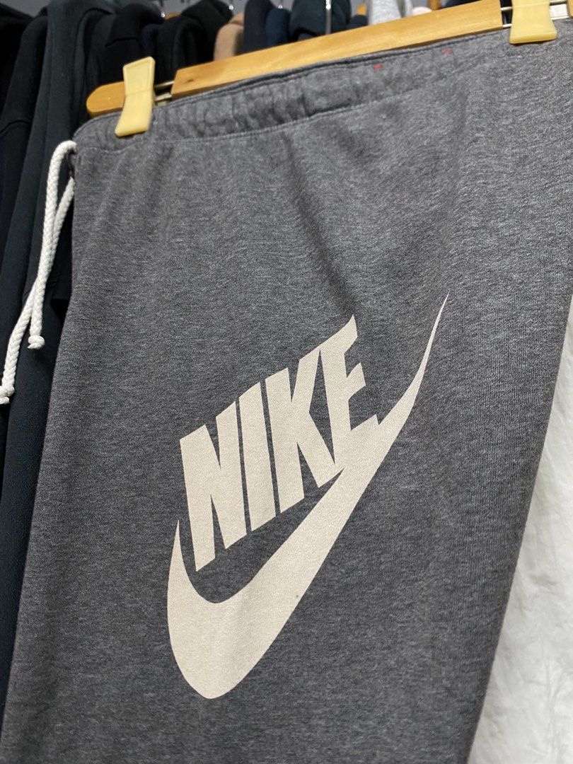 Nike (Category: Joggers) located in Manila. Submitted by freshfindresale (Listing ID 1460410637, Image 3). Description: Mine: 449 Waist: 32-38 Length: 37 Leg: 6.5-8.5 Verygood condition No issue.