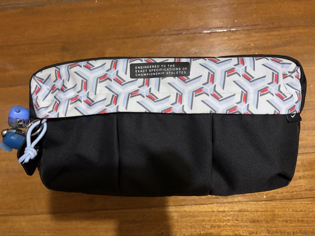 Nike Academy Shoe Bag (Category: Shoe inserts & accessories) located in Makati City. Submitted by pogtoyz (Listing ID 1460386293, Image 3). Description: - 100% Original/ Authentic - Condition: Rarely used; RFS: Unload to RELOAD - Available while post is ACTIVE Meet ups at the ff areas: - QC Munoz/ Tomas Morato/ Makati - Others, let's discuss Available shipping options charged to buyer. - Grab/ Lalamove - JRS/ LBC No last price inquiries please. F