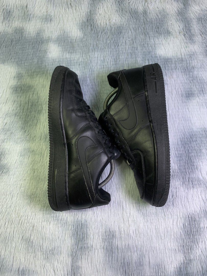 NIKE AF1 LOW ‘07 TRIPLE BLACK (Category: Sneakers) located in Quezon City. Submitted by shooz.kartel (Listing ID 1460405146, Image 3). Description: For sale only‼️ NIKE AF1 LOW ‘07 TRIPLE BLACK Excellent condition Issue very minimal sign of usage only Size 8.5 us 42 euro 26.5 cm 1750 + sf only Legit/Authentic 💯 Pm for fast transact! 📩 Can do ship nationwide MOP: paymaya, bank transfer or gcash Location: Metro manila.