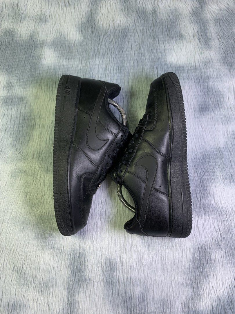 NIKE AF1 LOW ‘07 TRIPLE BLACK (Category: Sneakers) located in Quezon City. Submitted by shooz.kartel (Listing ID 1460405146, Image 2). Description: For sale only‼️ NIKE AF1 LOW ‘07 TRIPLE BLACK Excellent condition Issue very minimal sign of usage only Size 8.5 us 42 euro 26.5 cm 1750 + sf only Legit/Authentic 💯 Pm for fast transact! 📩 Can do ship nationwide MOP: paymaya, bank transfer or gcash Location: Metro manila.