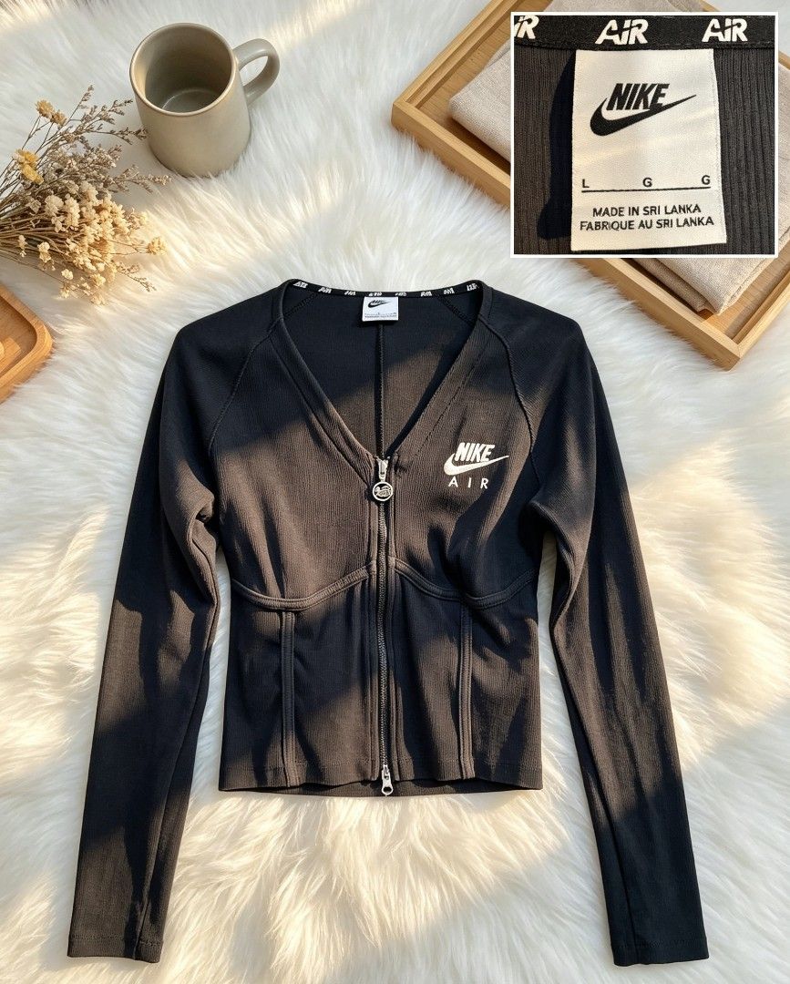 Nike Air Zip Up Jacket (Category: Longsleeves) located in Manila. Submitted by momofunodos (Listing ID 1460427977, Image 1). Description: - Black Nike Air zip-up jacket - Ribbed material - V-neckline - Nike Air logo on chest - Made in Sri Lanka - Size L NOTE!!!! WE PROVIDE PHOTOS THE DETAILS, KAU N BAHALA MG LEGIT ✅.