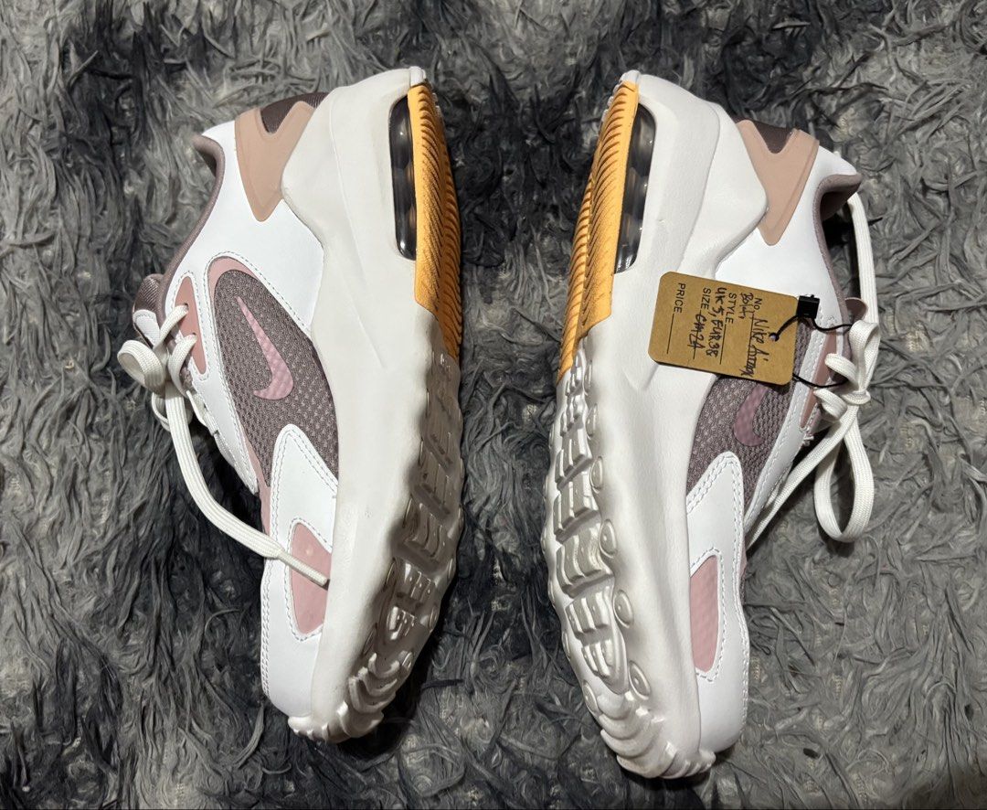NIKE AIRMAX (Category: Sneakers) located in Legazpi City. Submitted by thesource052 (Listing ID 1460495291, Image 3). Description: Nike airmax White Pink Size: uk 5, eur 38, us 7. Good as new No issue.