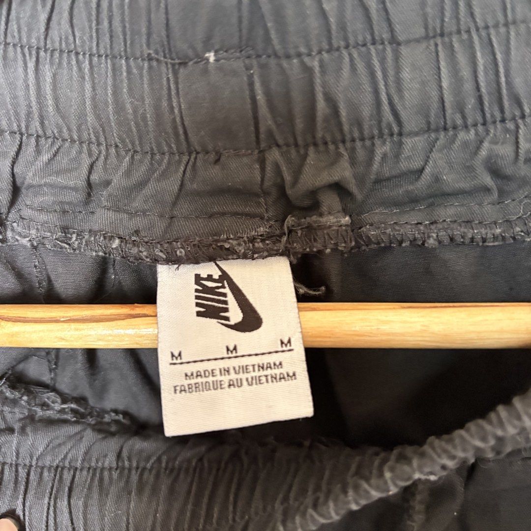 Nike Black Cargo Jogger Pants with Utility Pockets (Category: Luxury Apparel) located in Tuguegarao City. Submitted by past10 (Listing ID 1460485538, Image 3). Description: .