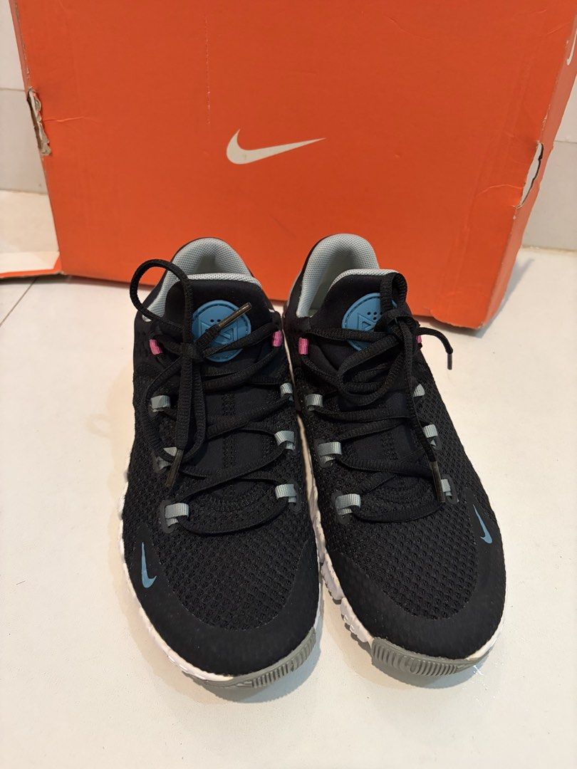 Nike black sneakers (Category: Sneakers) located in Manila. Submitted by coolandchic (Listing ID 1460423939, Image 1). Description: .