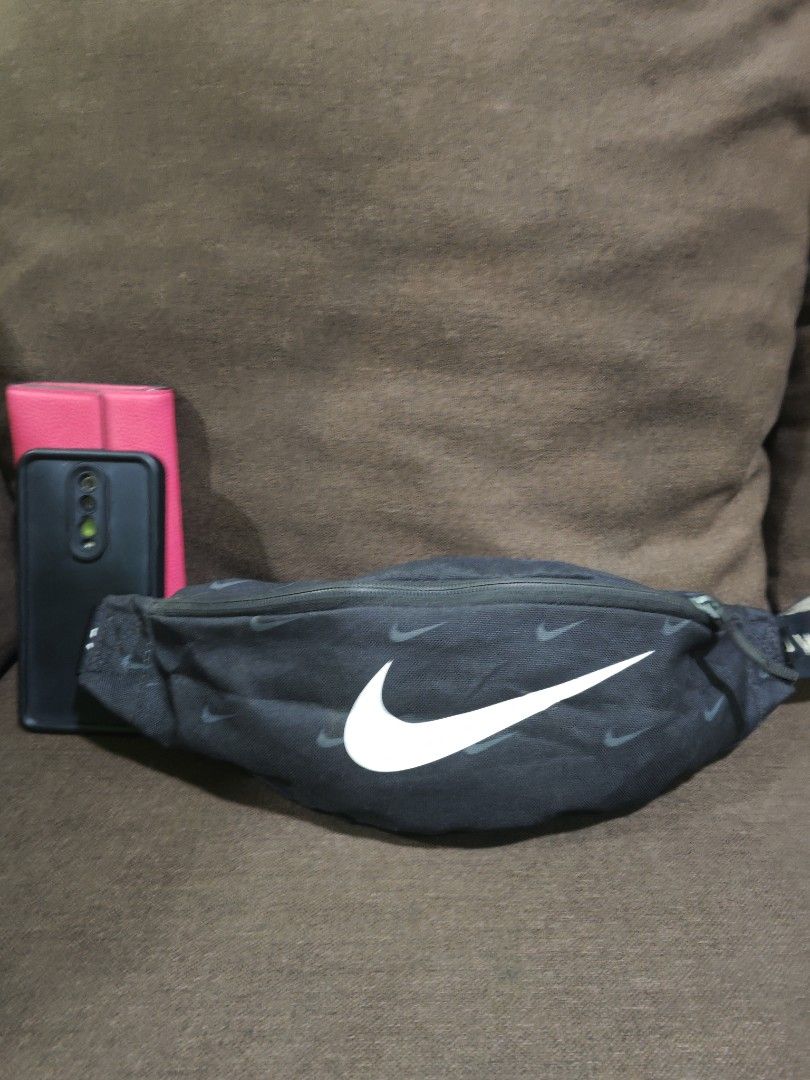 Nike body/belt bag (Category: Belt bags, Clutches and Pouches) located in Pili. Submitted by zaneombao03491 (Listing ID 1460433304, Image 1). Description: .
