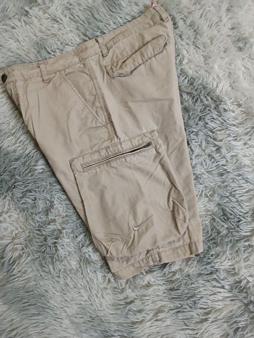 Nike Cargo Short (Category: Shorts) located in Mandaluyong City. Submitted by retro.199x (Listing ID 1460358070, Image 3). Description: SIZE 30 ON TAG Waist: 32 Length: 21 Thigh: 12.5 Leg Opening: 10 PRISTINE CONDITION.