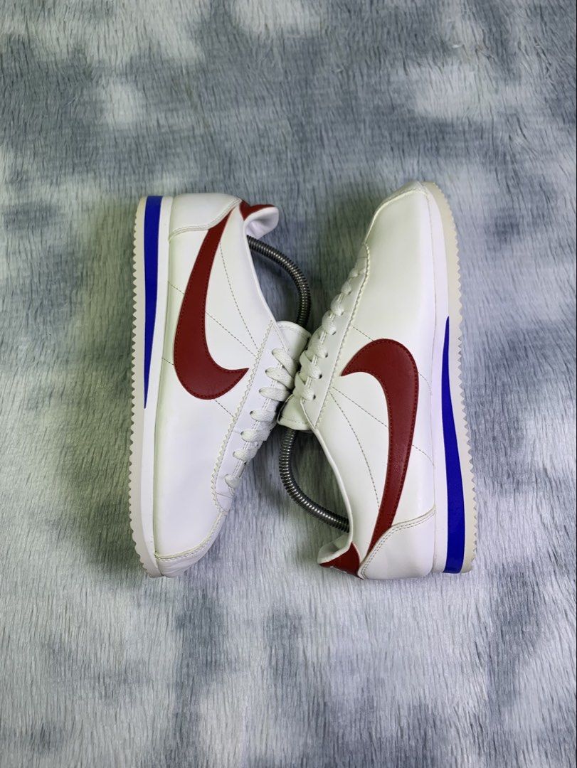NIKE CLASSIC CORTEZ FORREST GUMP (Category: Sneakers) located in Quezon City. Submitted by shooz.kartel (Listing ID 1460404269, Image 2). Description: For sale only‼️ NIKE CORTEZ FORREST GUMP Excellent condition No major issues Size 10 womens 8.5 mens 42 euro 27 cm 1650 + sf only Legit/Authentic 💯 Pm for fast transact! 📩 Can do ship nationwide MOP: paymaya, bank transfer or gcash Location: Metro manila.