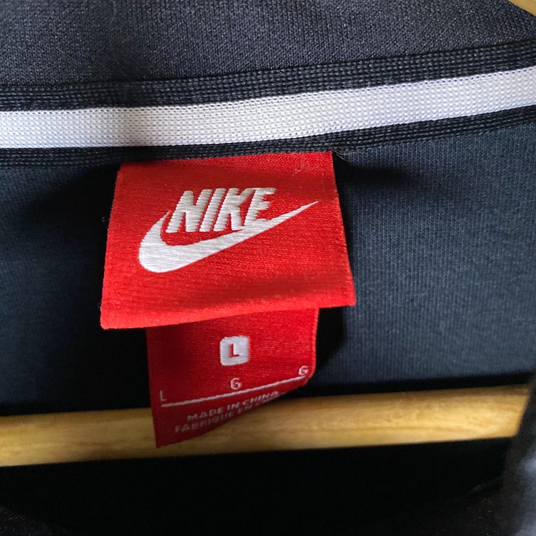NIKE Full-Zip Track Jacket Black & White / Large (L) (Category: Coats, Jackets and Outerwear) located in Antipolo. Submitted by canadafindss (Listing ID 1460492997, Image 3). Description: Visit & Follow Canada Finds for more premium thrift, streetwear, vintage, techwear, activewear, and branded finds from Canada 🇨🇦 More items posted regularly: https://www.carousell.ph/u/canadafindss NIKE Full-Zip Track Jacket Black & White / Large (L) Classic r
