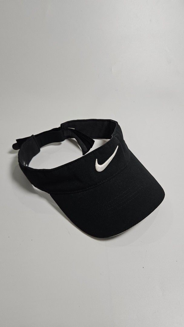Nike Golf Black Visor (Category: Caps & Hats) located in Alfonso. Submitted by jbcamet (Listing ID 1460445592, Image 1). Description: - Black Nike Golf Visor - Adjustable velcro strap for a secure fit - Iconic embroidered Nike swoosh logo on the front - Ideal for sunny days on the golf course or any outdoor activity - Lightweight and comfortable design.
