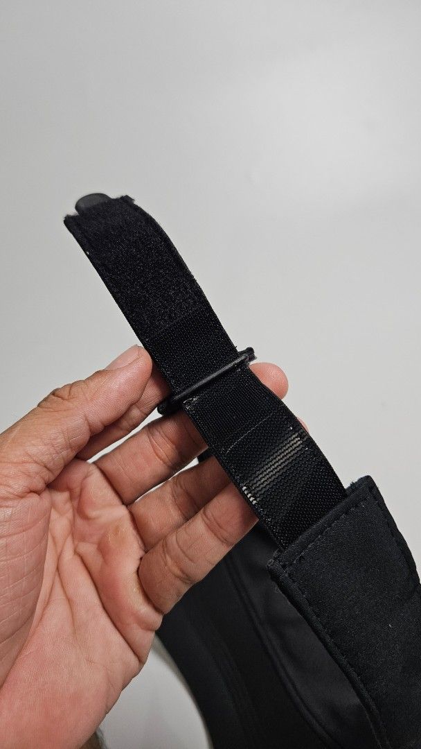 Nike Golf Black Visor (Category: Caps & Hats) located in Alfonso. Submitted by jbcamet (Listing ID 1460445592, Image 3). Description: - Black Nike Golf Visor - Adjustable velcro strap for a secure fit - Iconic embroidered Nike swoosh logo on the front - Ideal for sunny days on the golf course or any outdoor activity - Lightweight and comfortable design.