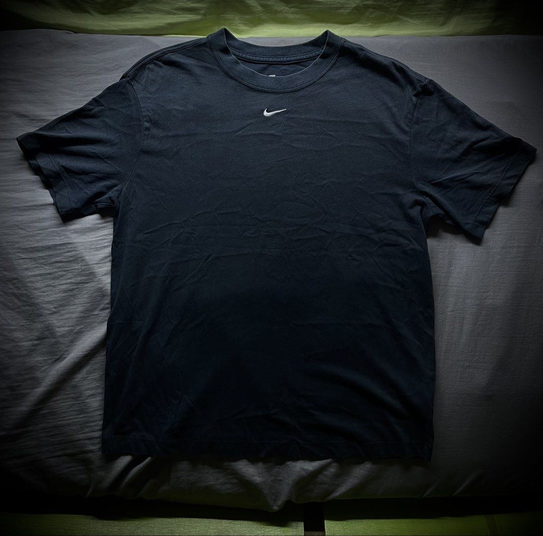 Nike Mid Swoosh Basic Tee (Category: Tshirts & Polo Shirts ) located in Manila. Submitted by tuklasmnl (Listing ID 1460315047, Image 1). Description: XL on Tag 22 x 27 Good Condition No issue.