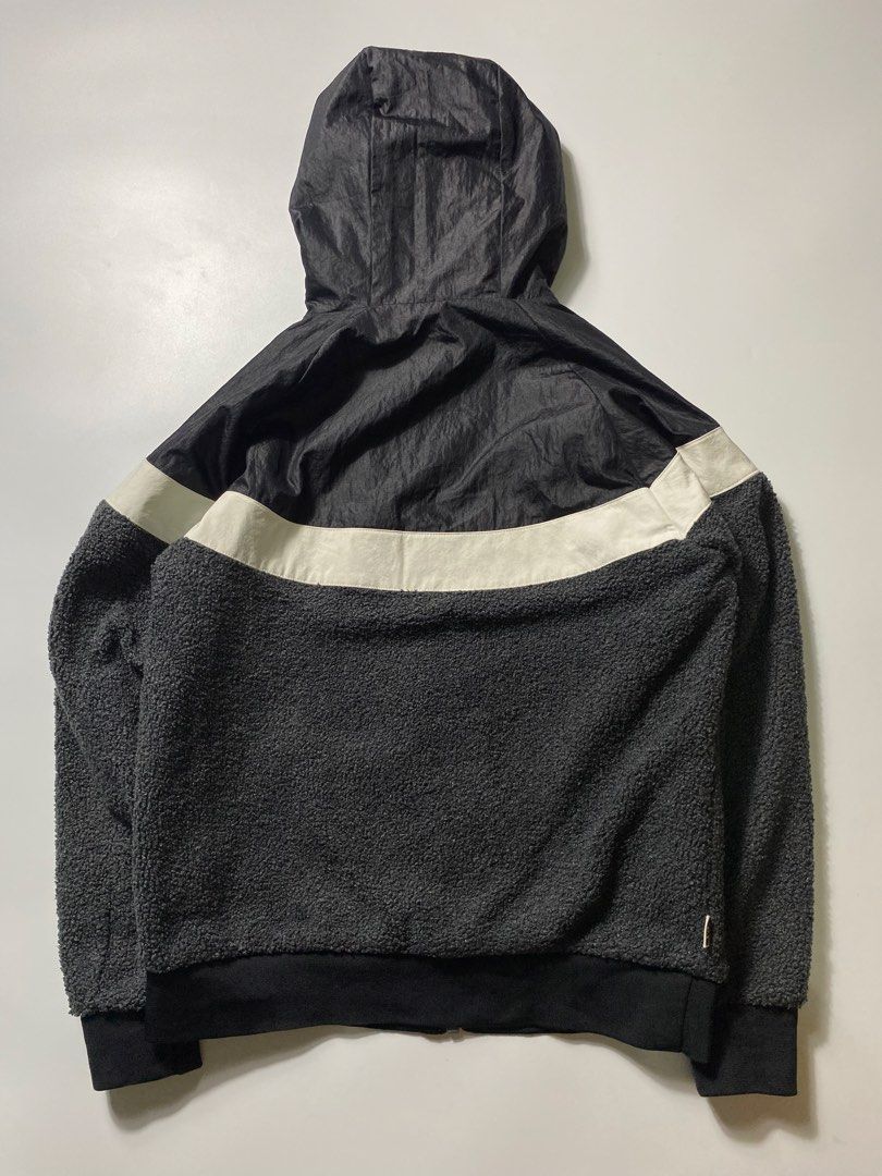 Nike NSW Sherpa Windrunner Jacket (Category: Coats, Jackets and Outerwear) located in Tacloban City. Submitted by kanye_east1 (Listing ID 1460470245, Image 2). Description: Details 22x27 Dimension 10/10 Color Rate Good as new condition No issue .