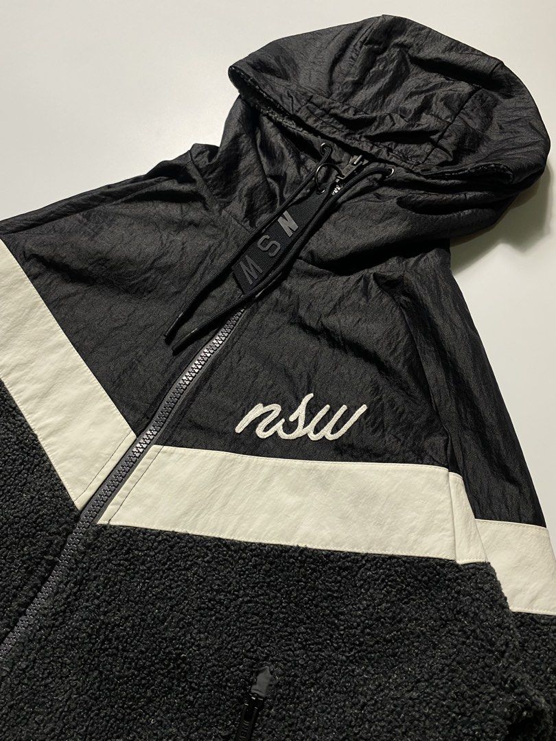 Nike NSW Sherpa Windrunner Jacket (Category: Coats, Jackets and Outerwear) located in Tacloban City. Submitted by kanye_east1 (Listing ID 1460470245, Image 3). Description: Details 22x27 Dimension 10/10 Color Rate Good as new condition No issue .