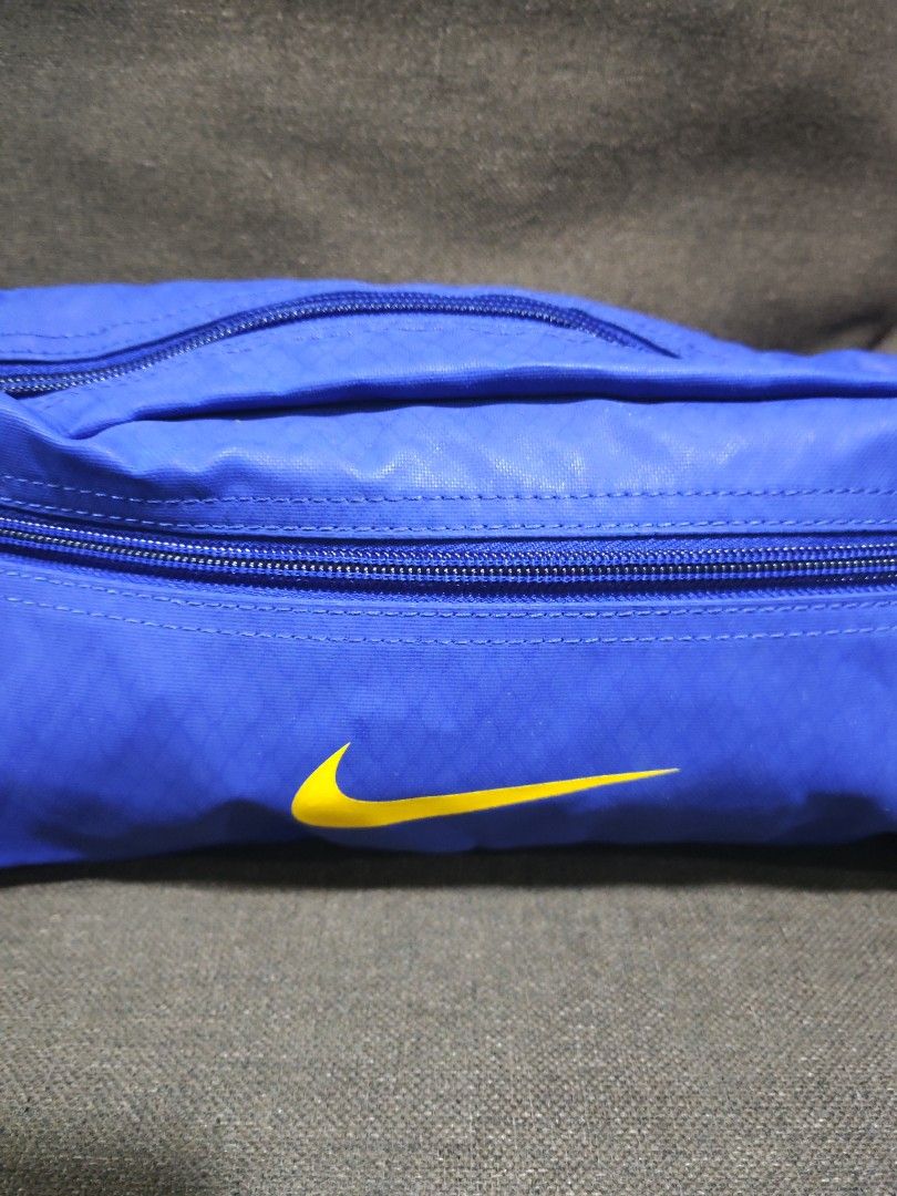 Nike nylon body/belt bag (Category: Belt bags, Clutches and Pouches) located in Pili. Submitted by zaneombao03491 (Listing ID 1460431466, Image 3). Description: .