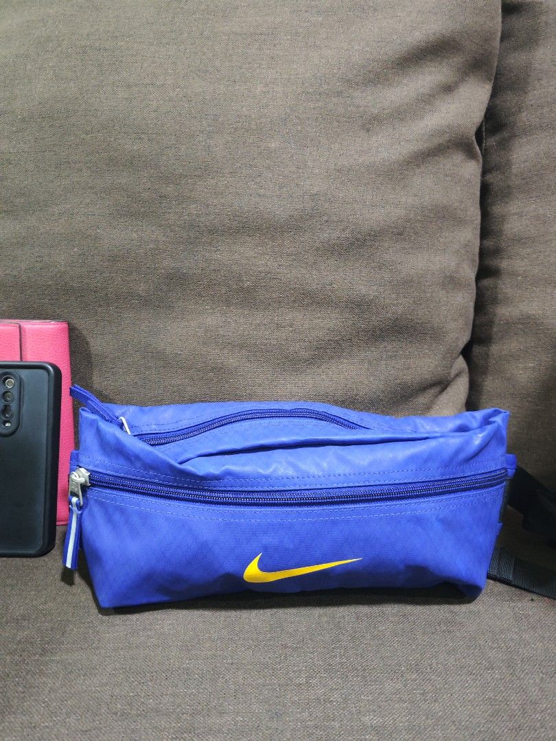 Nike nylon body/belt bag (Category: Belt bags, Clutches and Pouches) located in Pili. Submitted by zaneombao03491 (Listing ID 1460431466, Image 1). Description: .