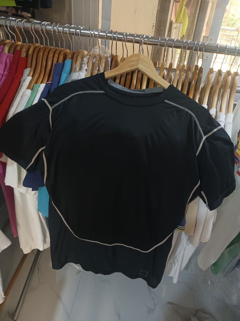 Nike Pro Combat Hypercool Compression T-shirt (Category: Activewear) located in Paniqui. Submitted by goodasold15 (Listing ID 1460345900, Image 2). Description: Black Nike Pro Combat Hypercool t-shirt. Compression fit. Made in Cambodia. Size L. Great for workouts or sports. Breathable mesh panels on the back. Short sleeves. Comfortable and functional..