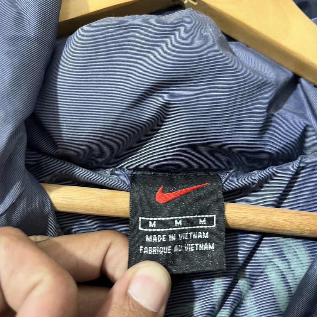 NIKE PUFFER (Category: Coats, Jackets and Outerwear) located in Manila. Submitted by kramice (Listing ID 1460376667, Image 2). Description: FOR SALE NIKE PUFFER DIMES: W22 L25 Dm.